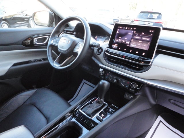 2022 Jeep Compass Base